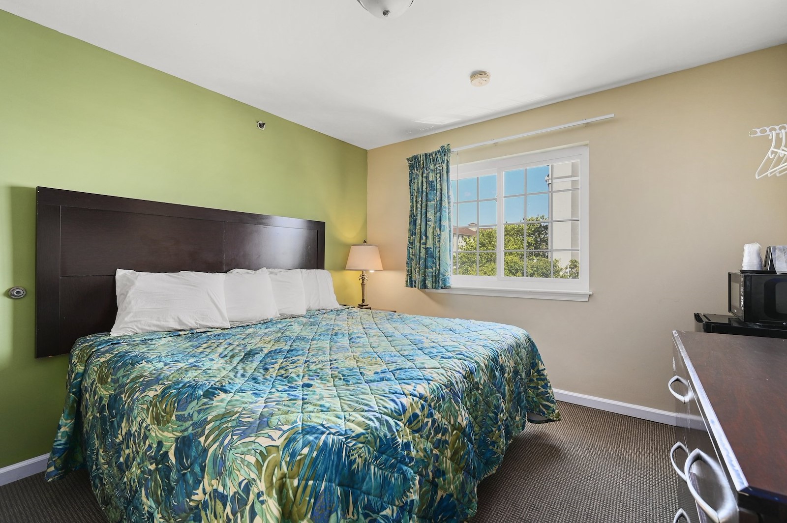 hotel-bedroom-mini-fridge-and-microwave, Ocean City MD Oceanfront Hotel
